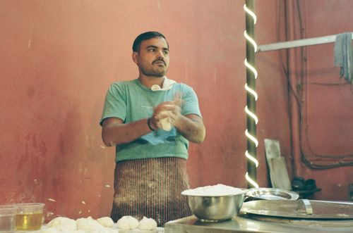 Naan maker on point