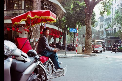 Rickshaw rest, Hanoi, Vietnam